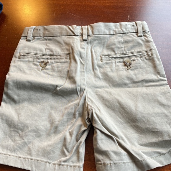 Vineyard Vines Boys Size 5 Khaki Shorts - Picture 3 of 3